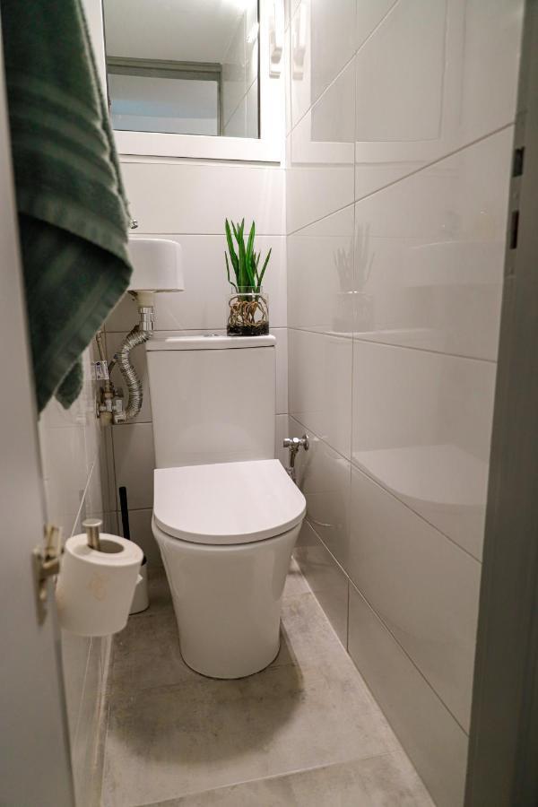 Newly Renovated Apartment 7 Min Walk From Acropolis Athen Exterior foto